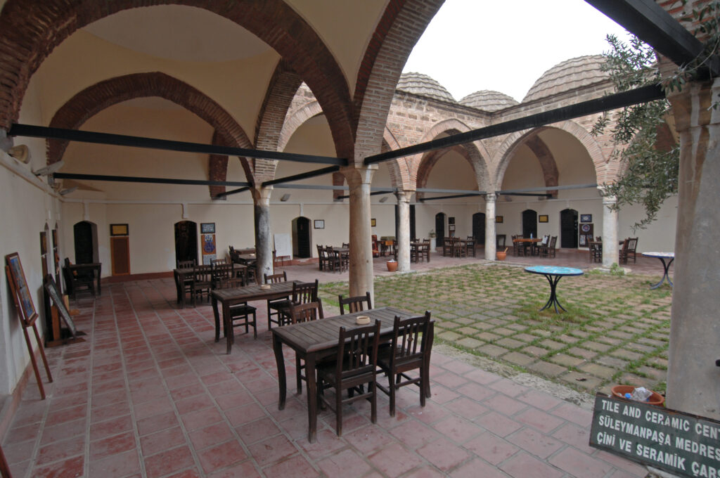 Süleyman Paşa Medresesi (Çiniciler Çarşısı), İznik